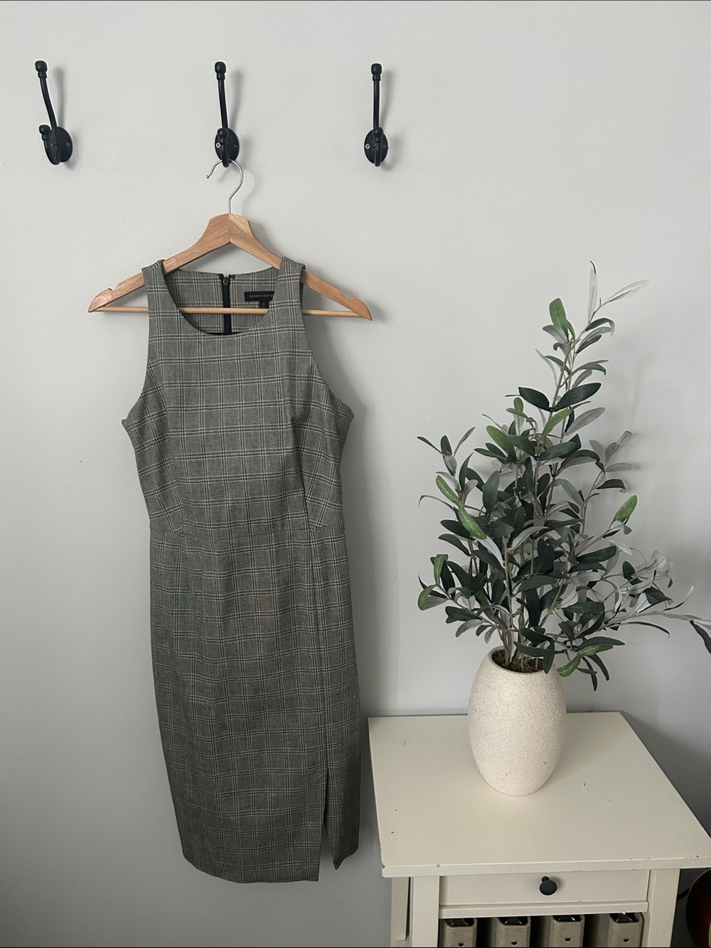 Banana Republic Gray Plaid Midi Sheath Dress